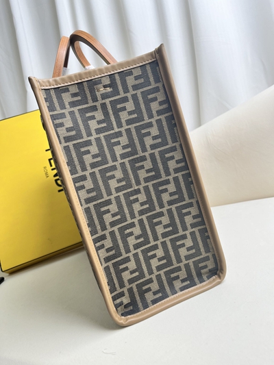 フェンディバッグ側面デザイン